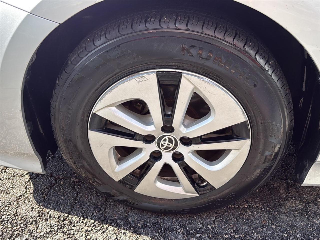 Toyota Prius Three Touring (Natl) 2017