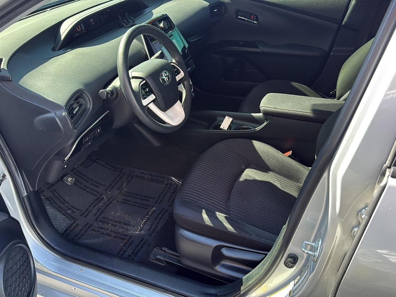 Toyota Prius Three Touring (Natl) 2017