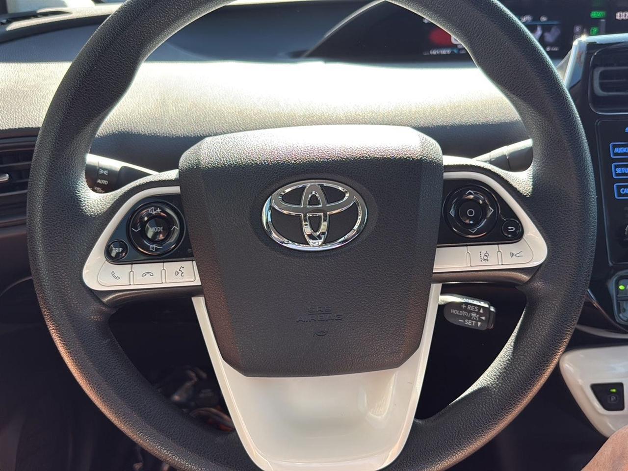 Toyota Prius Three Touring (Natl) 2017
