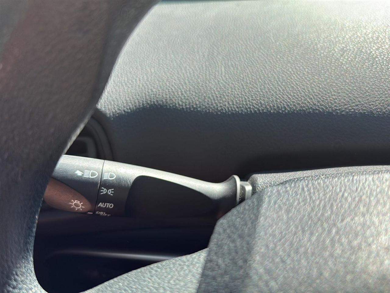 Toyota Prius Three Touring (Natl) 2017