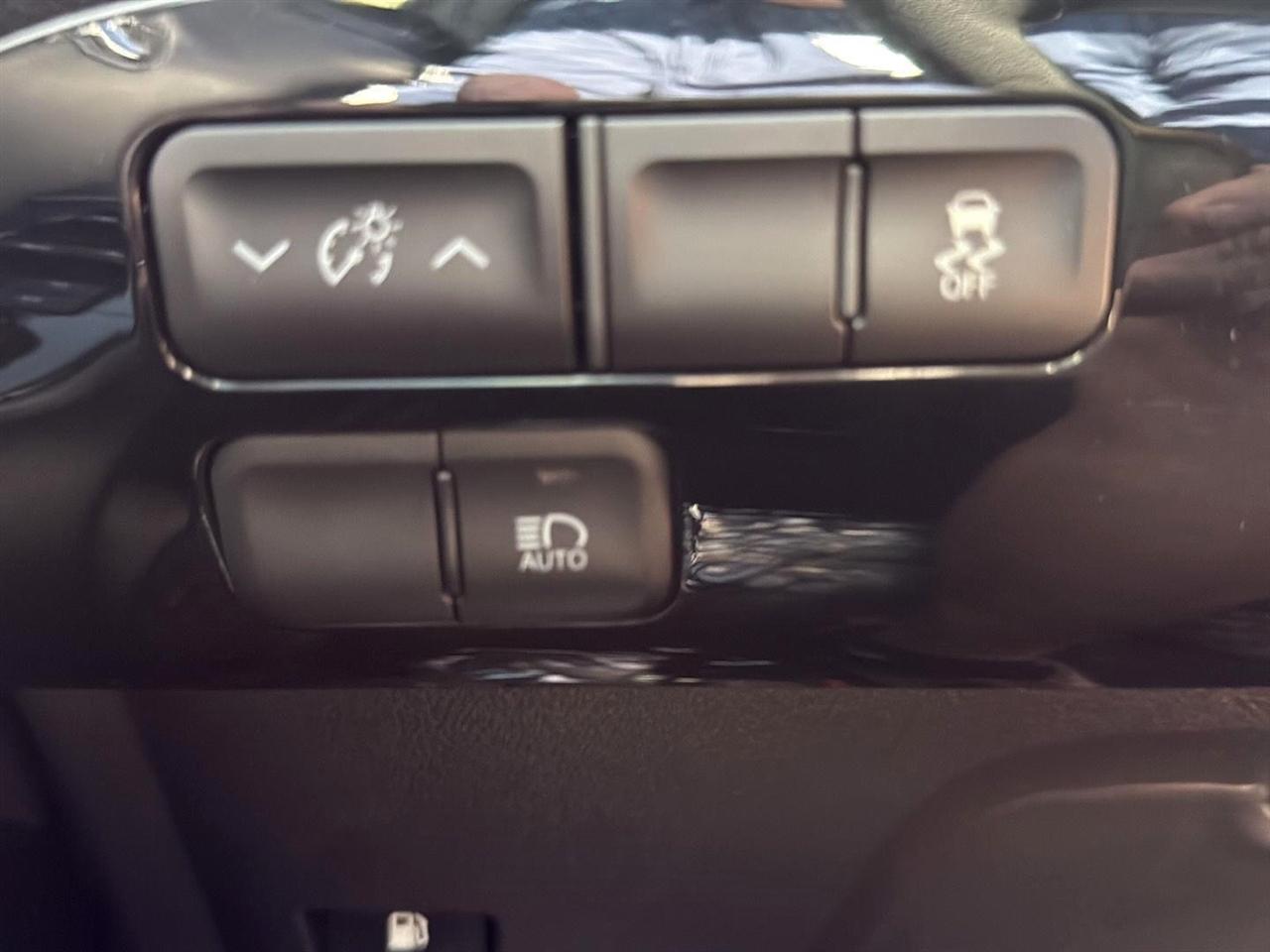 Toyota Prius Three Touring (Natl) 2017