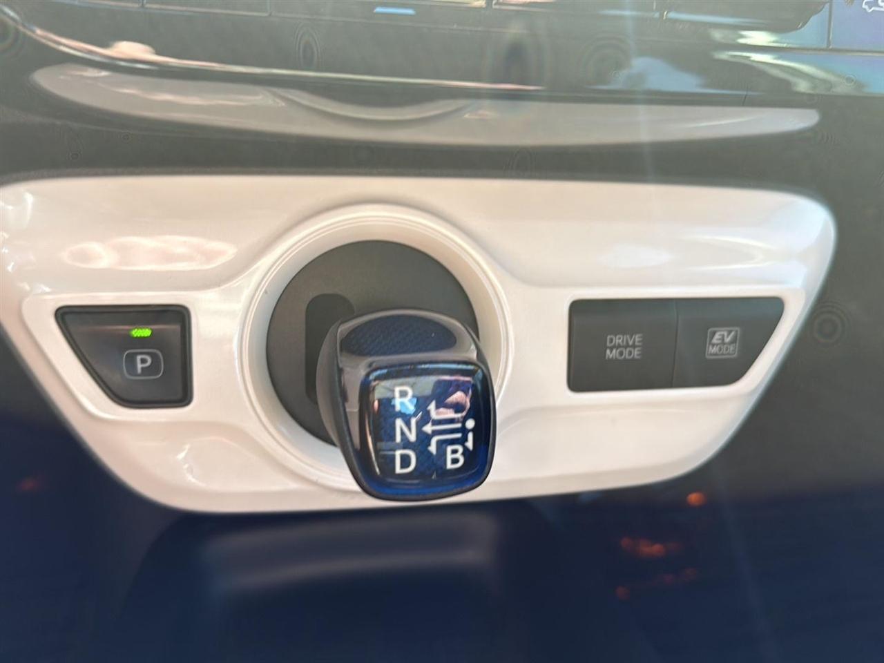 Toyota Prius Three Touring (Natl) 2017