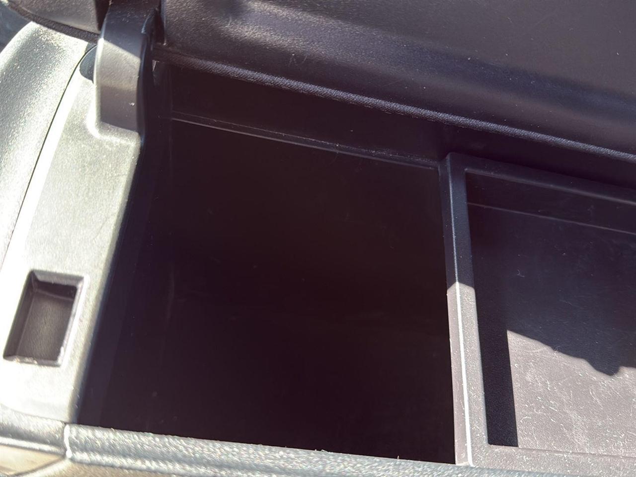 Toyota Prius Three Touring (Natl) 2017