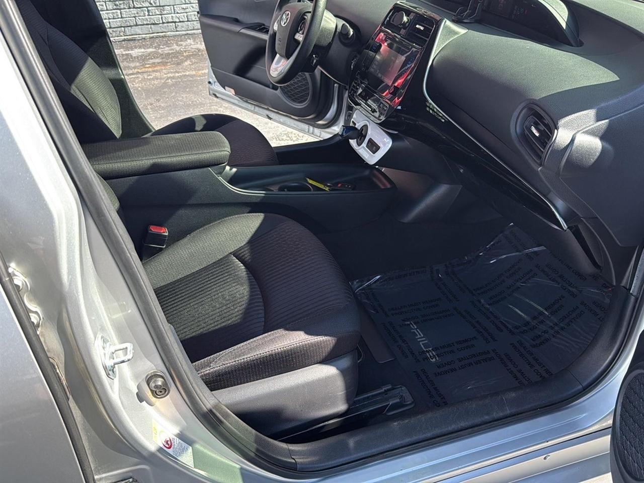 Toyota Prius Three Touring (Natl) 2017