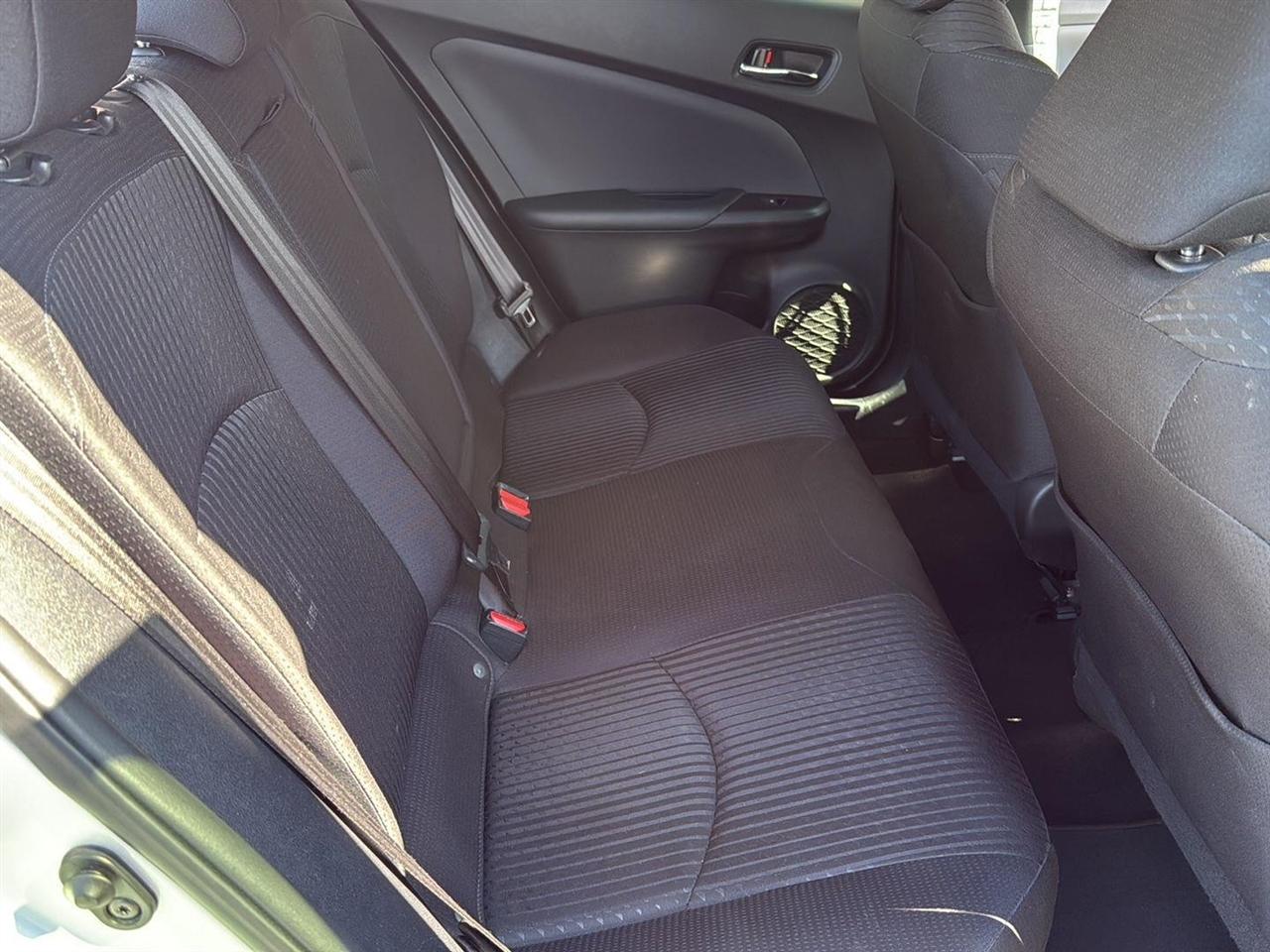 Toyota Prius Three Touring (Natl) 2017