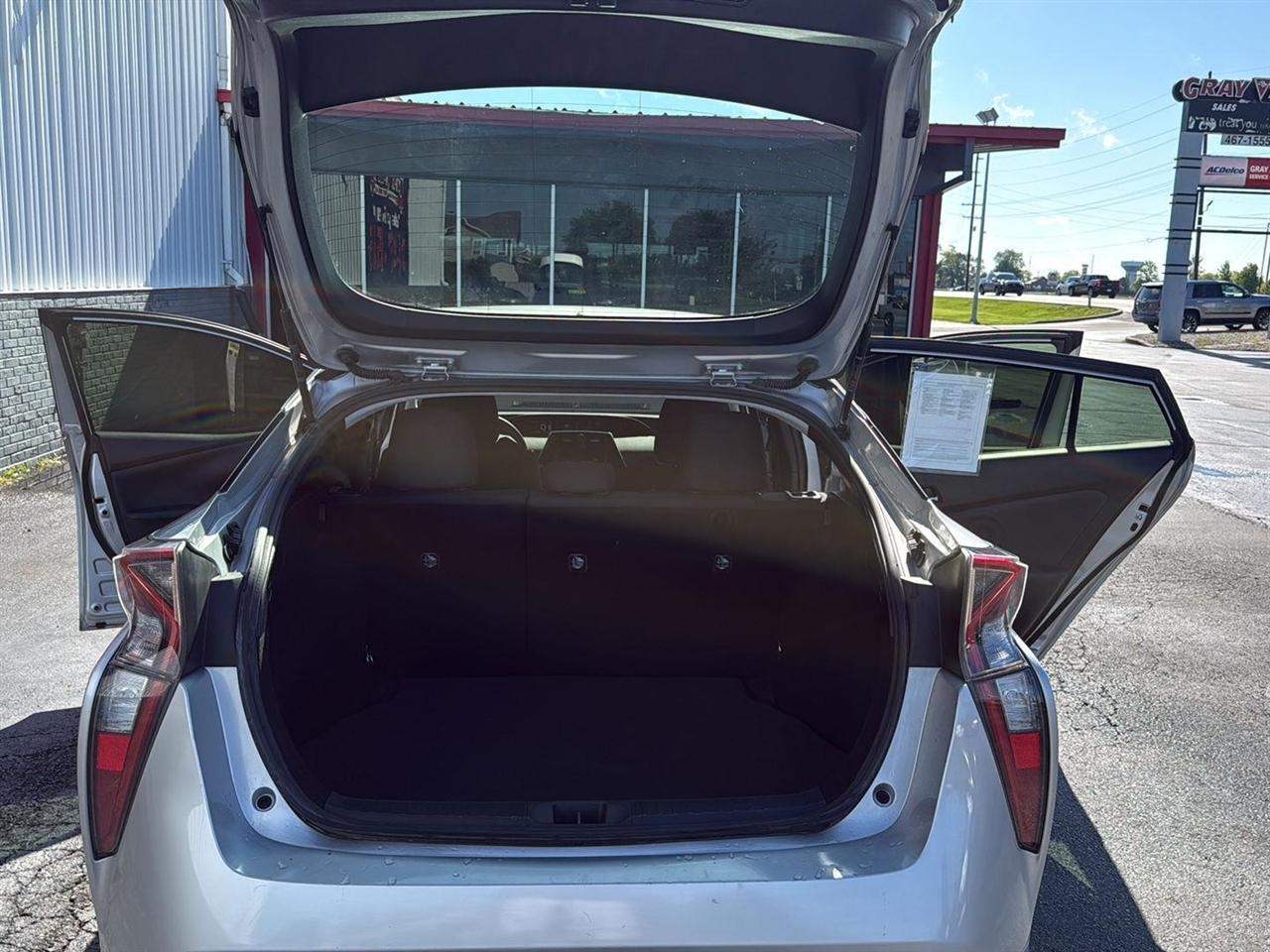 Toyota Prius Three Touring (Natl) 2017