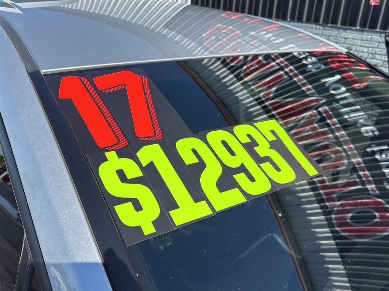 Toyota Prius Three Touring (Natl) 2017