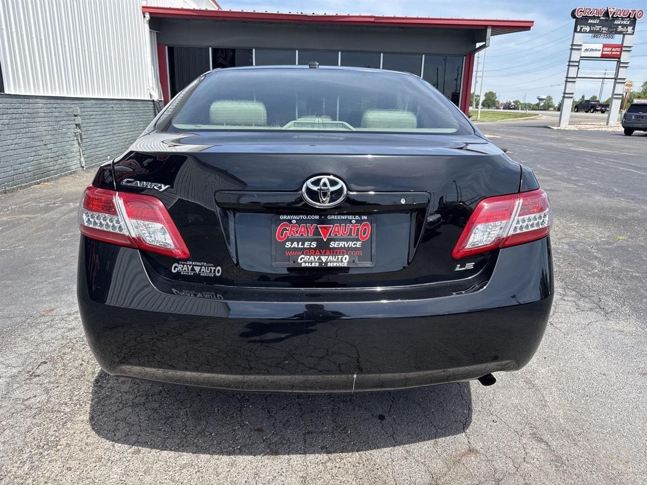Toyota Camry 4dr Sdn I4 Man LE (Natl) 2011