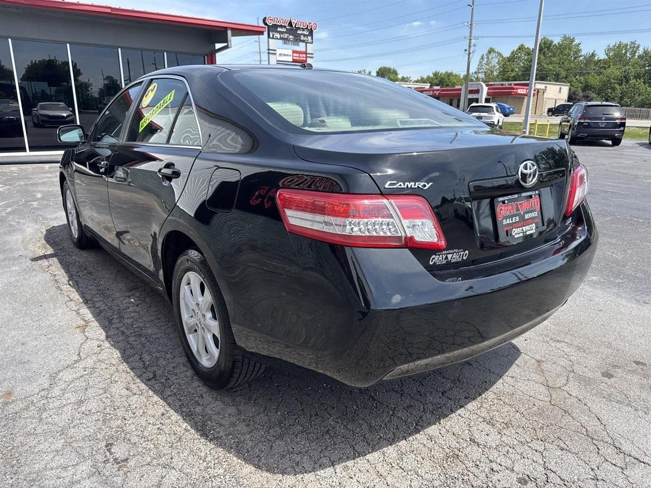 Toyota Camry 4dr Sdn I4 Man LE (Natl) 2011