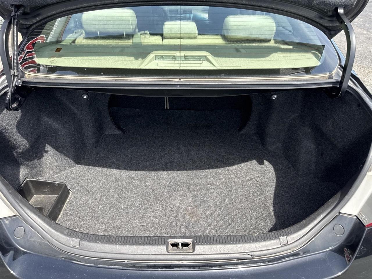 Toyota Camry 4dr Sdn I4 Man LE (Natl) 2011