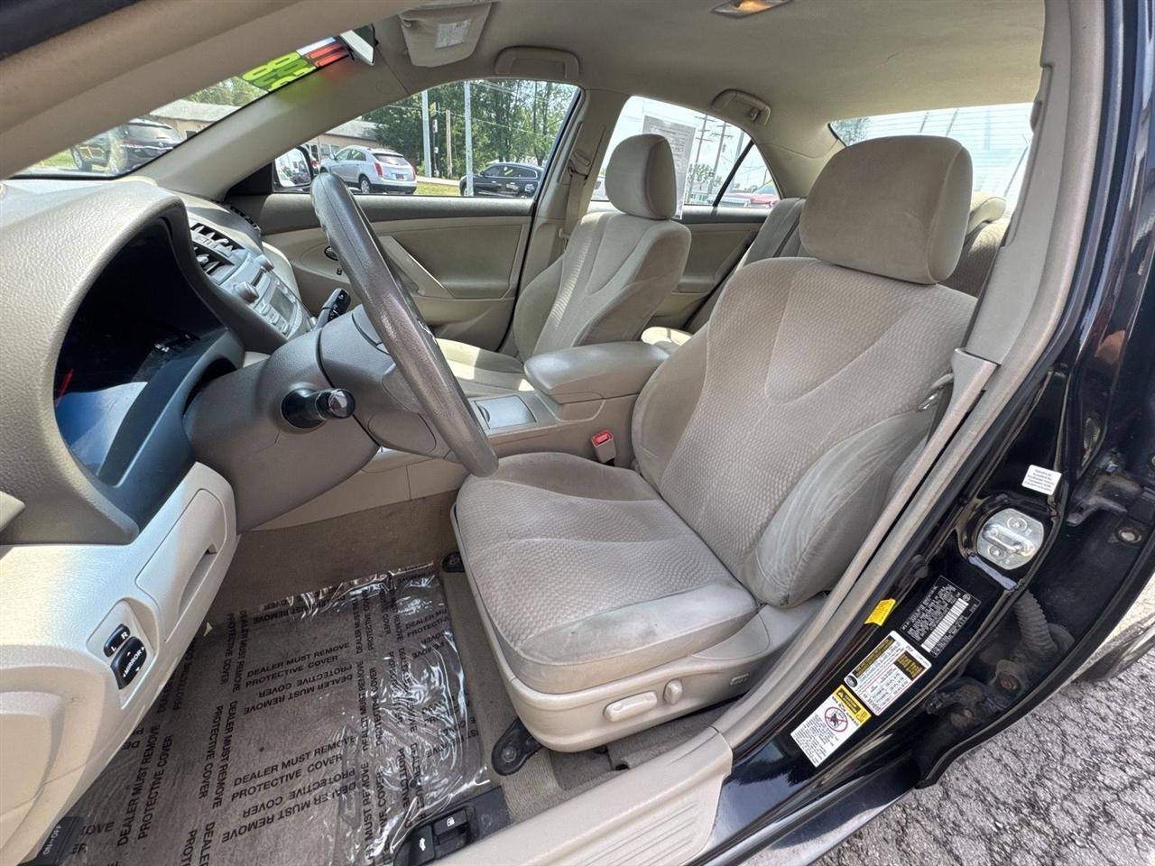 Toyota Camry 4dr Sdn I4 Man LE (Natl) 2011