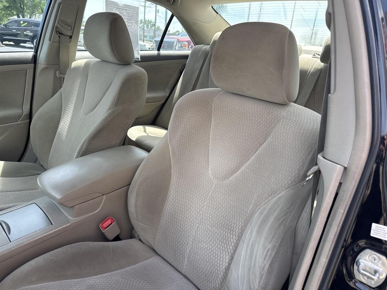 Toyota Camry 4dr Sdn I4 Man LE (Natl) 2011