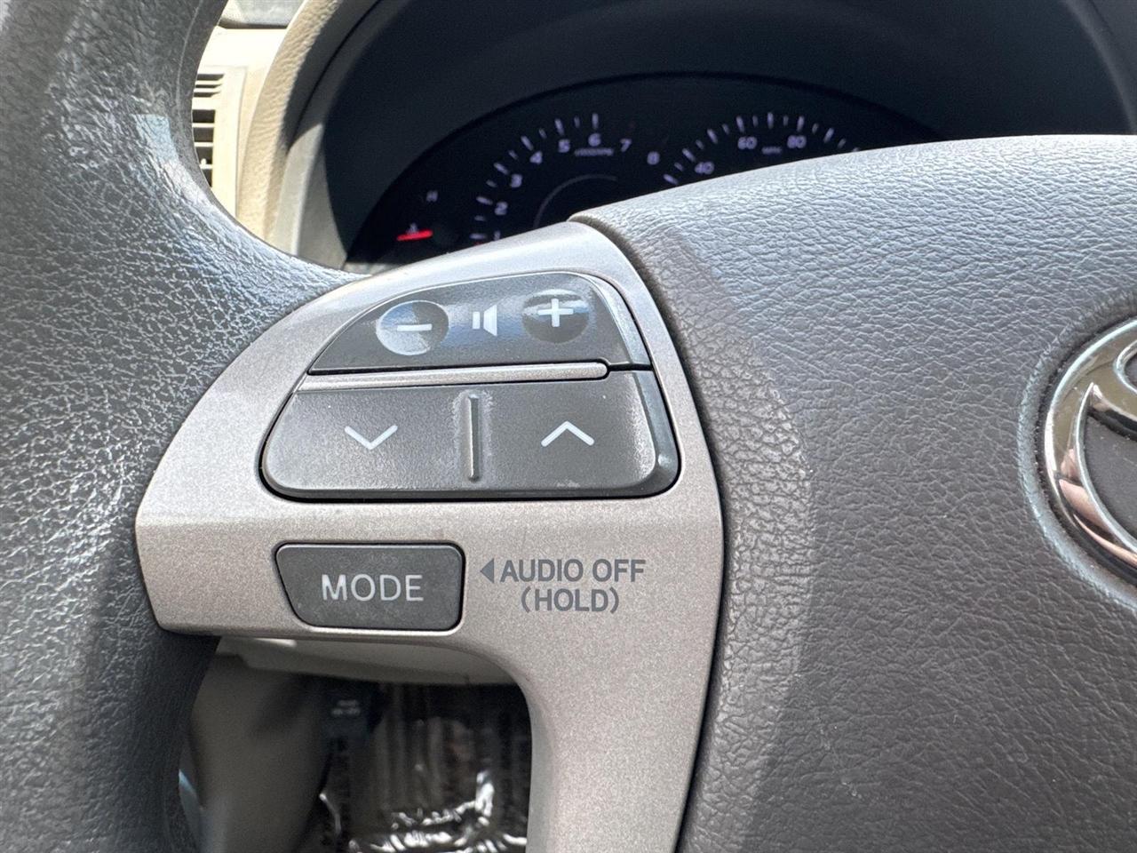 Toyota Camry 4dr Sdn I4 Man LE (Natl) 2011