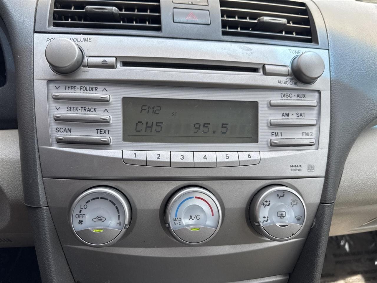 Toyota Camry 4dr Sdn I4 Man LE (Natl) 2011