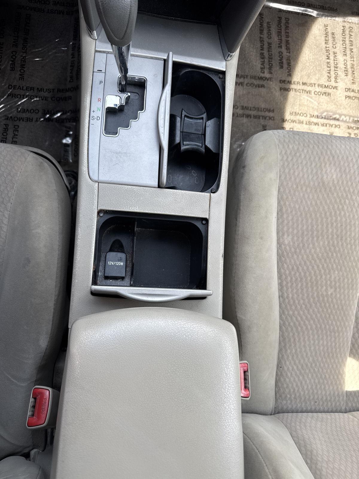Toyota Camry 4dr Sdn I4 Man LE (Natl) 2011