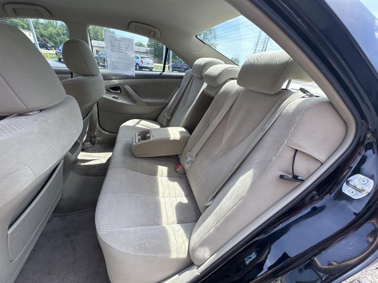 Toyota Camry 4dr Sdn I4 Man LE (Natl) 2011