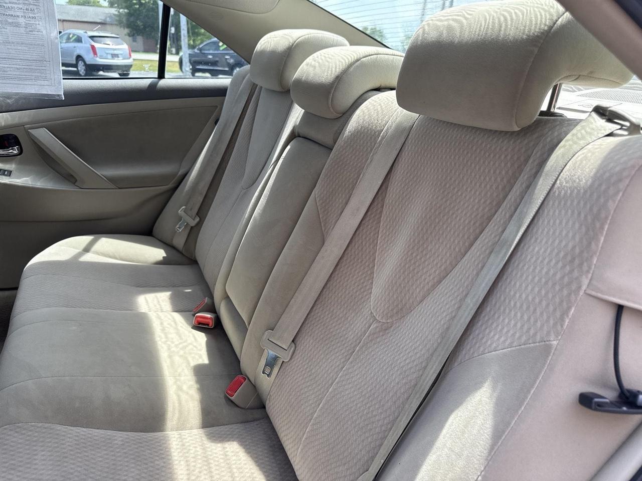 Toyota Camry 4dr Sdn I4 Man LE (Natl) 2011