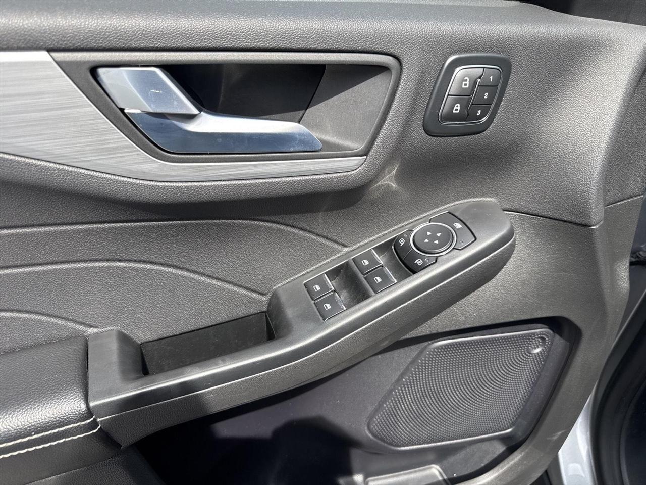 Ford Escape Platinum AWD 2024