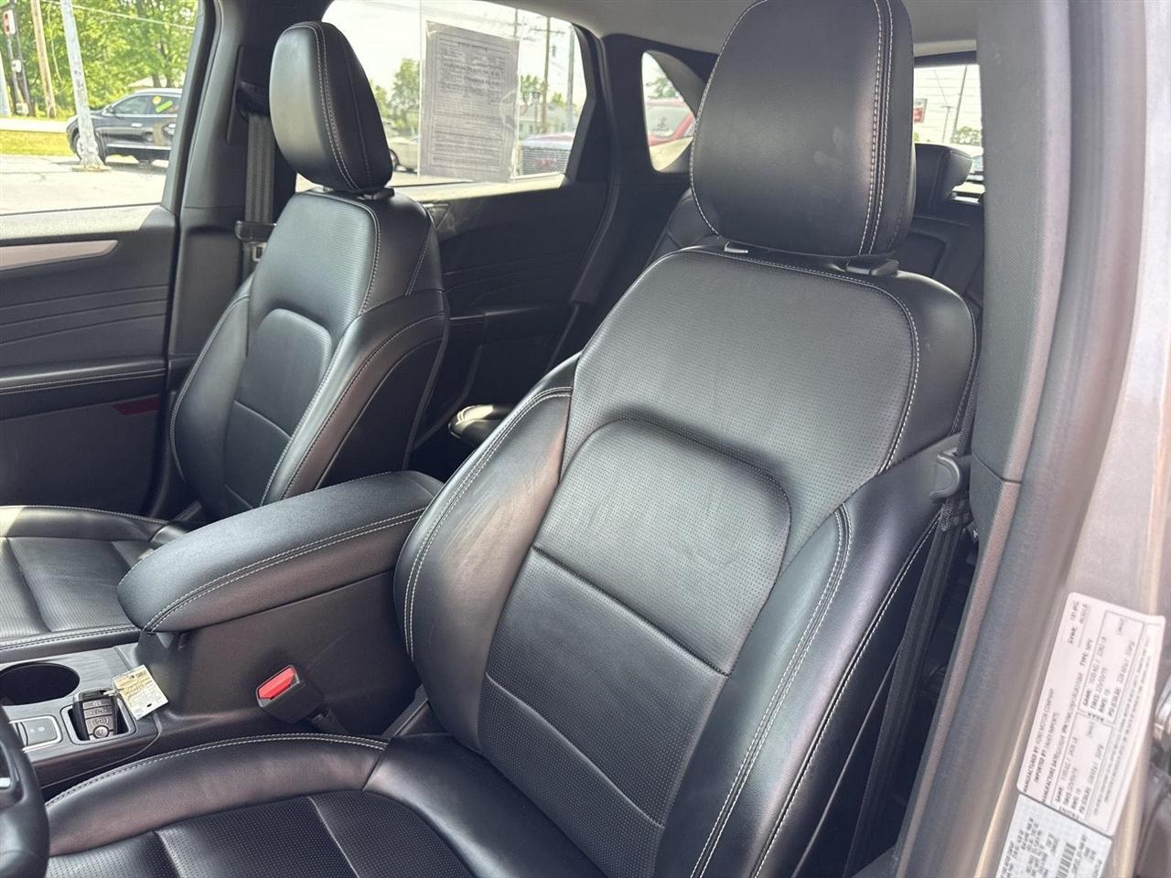 Ford Escape Platinum AWD 2024