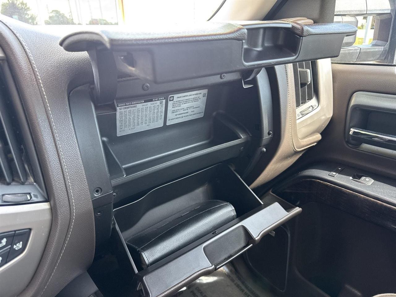 GMC Sierra 2500HD available WiFi 4WD Crew Cab 153.7" Denali 2015