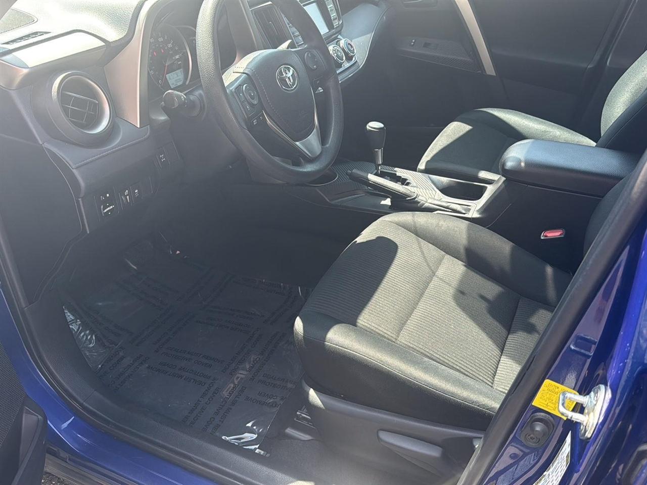 Toyota RAV4 AWD 4dr LE (Natl) 2015