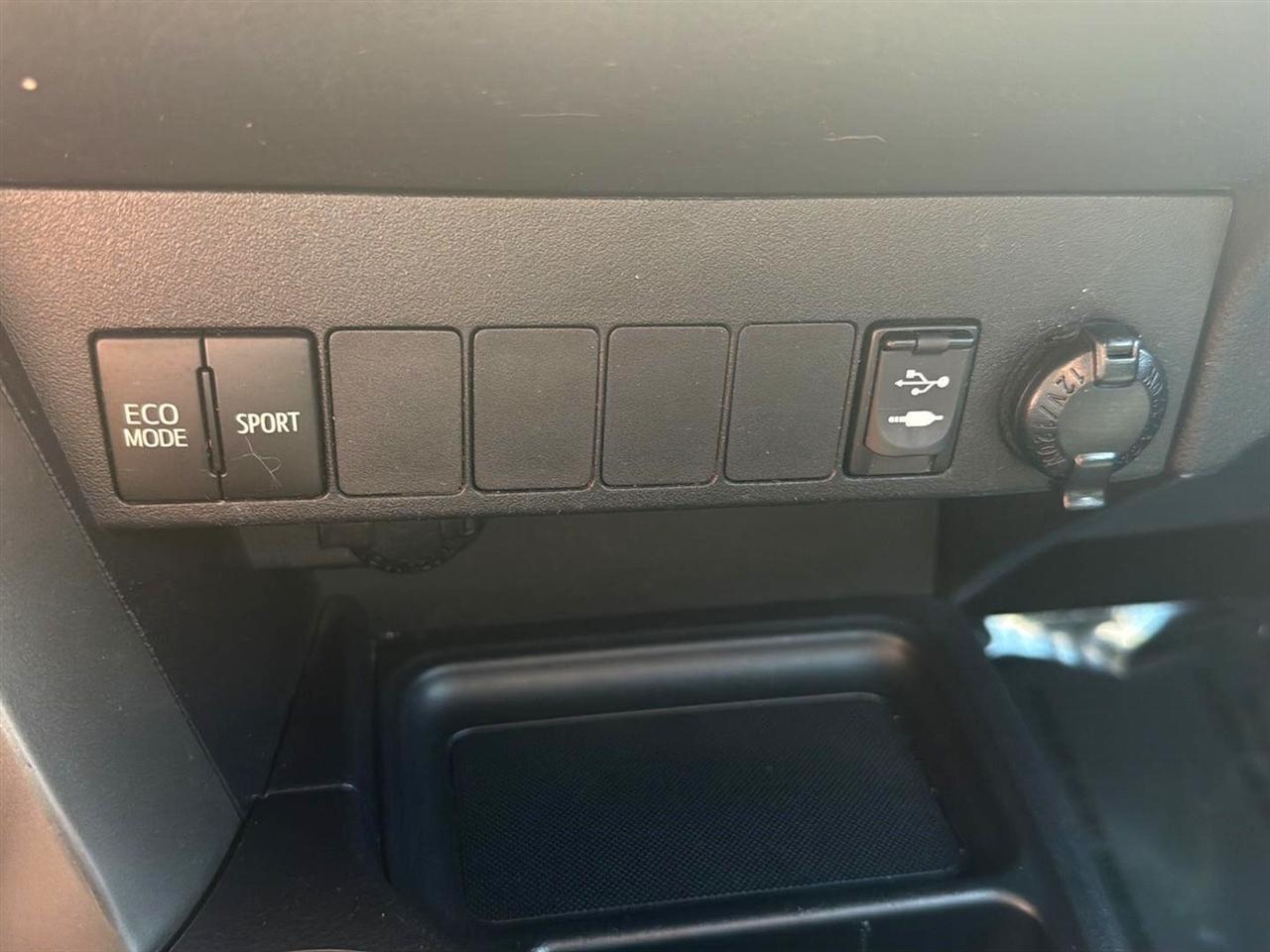 Toyota RAV4 AWD 4dr LE (Natl) 2015