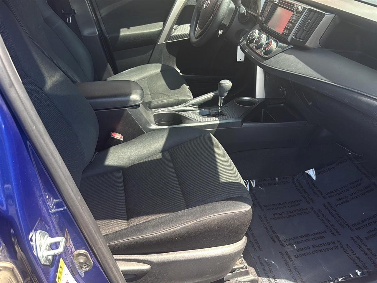 Toyota RAV4 AWD 4dr LE (Natl) 2015