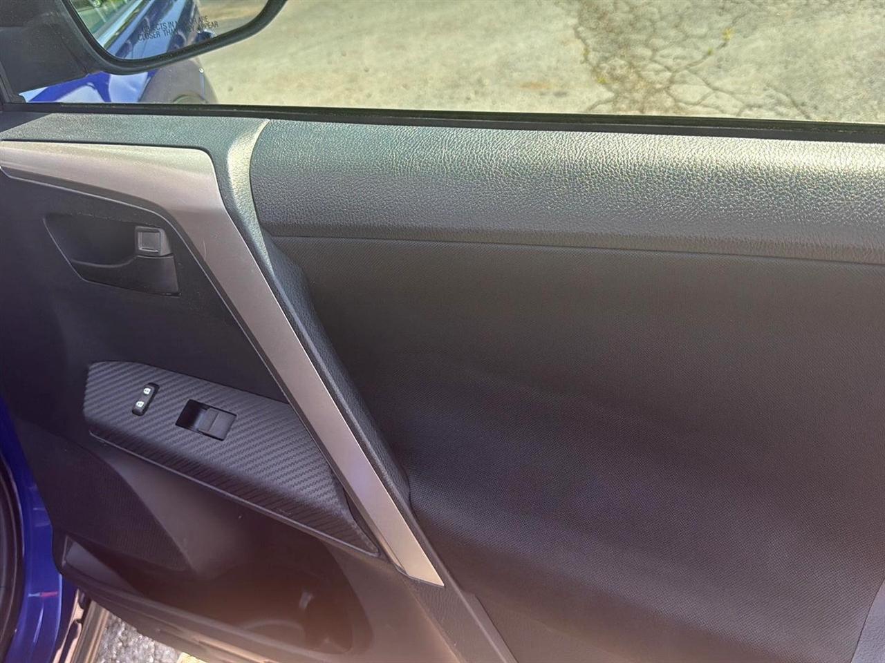 Toyota RAV4 AWD 4dr LE (Natl) 2015
