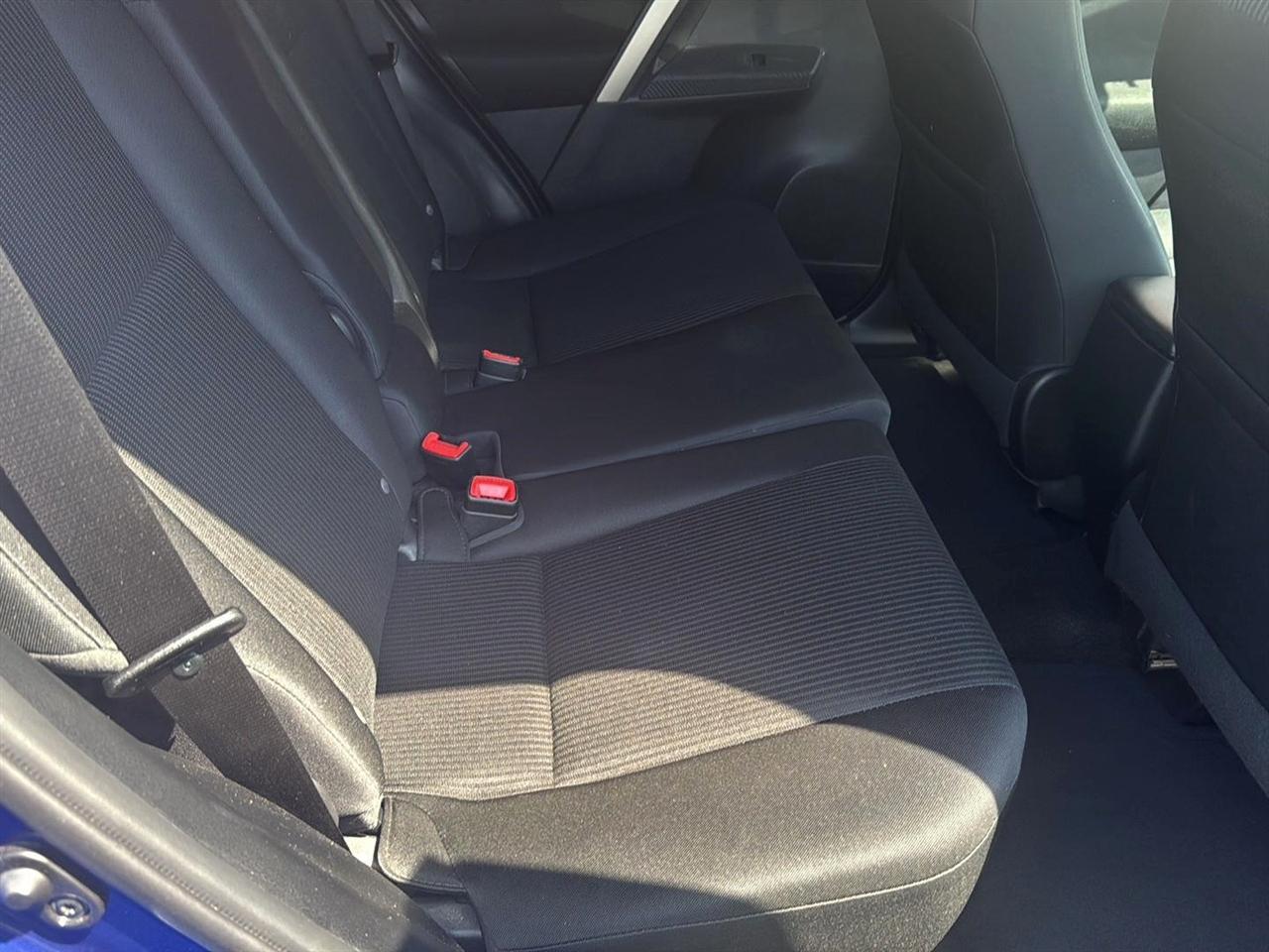 Toyota RAV4 AWD 4dr LE (Natl) 2015