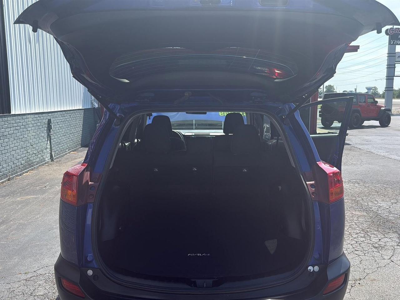 Toyota RAV4 AWD 4dr LE (Natl) 2015