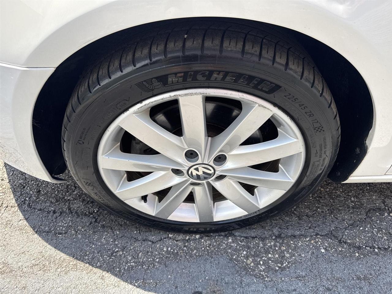 Volkswagen Jetta SportWagen 4dr DSG TDI w/Sunroof & Nav 2013