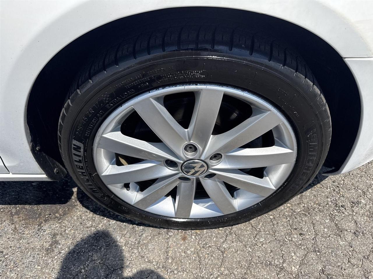 Volkswagen Jetta SportWagen 4dr DSG TDI w/Sunroof & Nav 2013