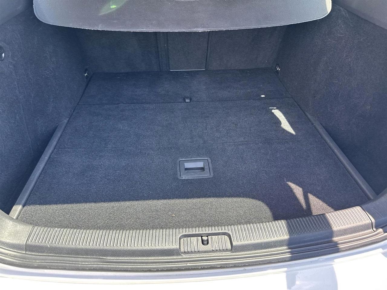Volkswagen Jetta SportWagen 4dr DSG TDI w/Sunroof & Nav 2013