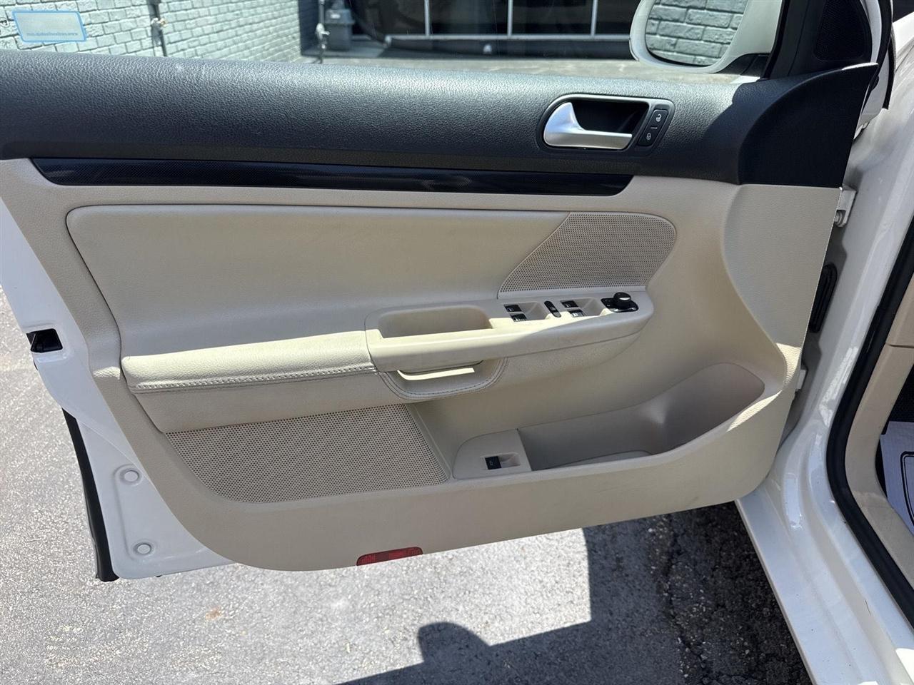 Volkswagen Jetta SportWagen 4dr DSG TDI w/Sunroof & Nav 2013