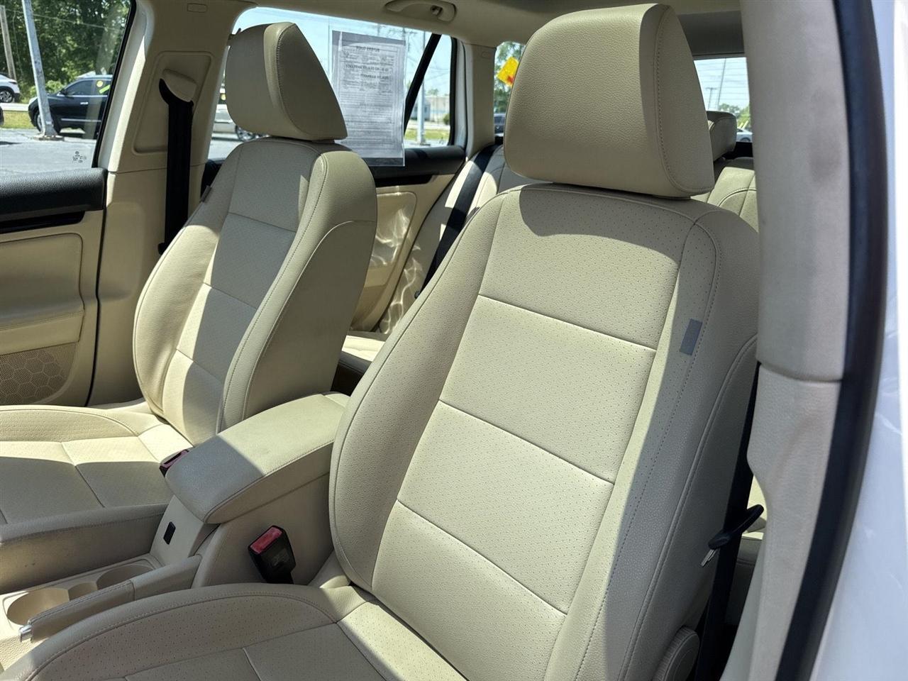 Volkswagen Jetta SportWagen 4dr DSG TDI w/Sunroof & Nav 2013