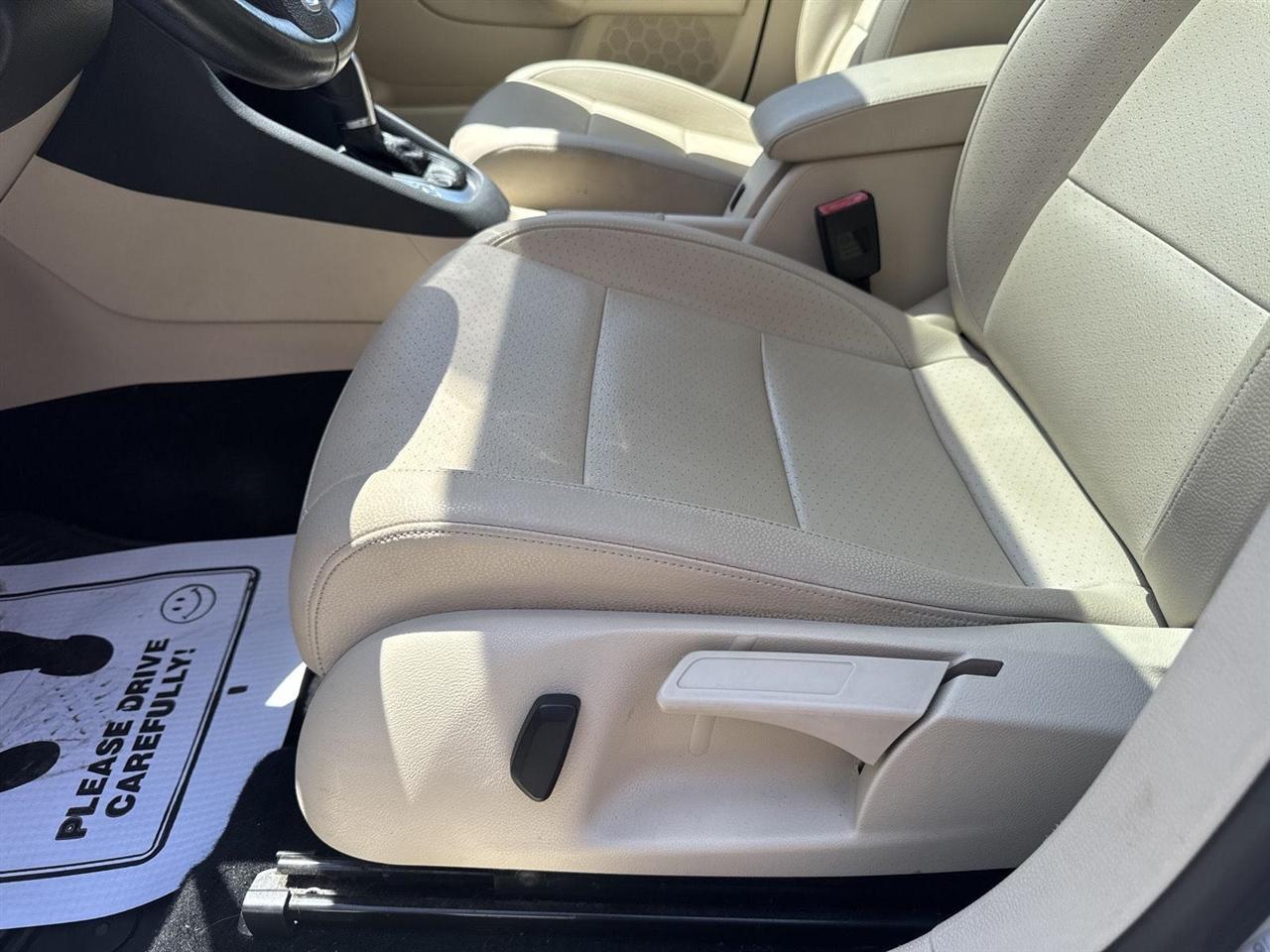 Volkswagen Jetta SportWagen 4dr DSG TDI w/Sunroof & Nav 2013