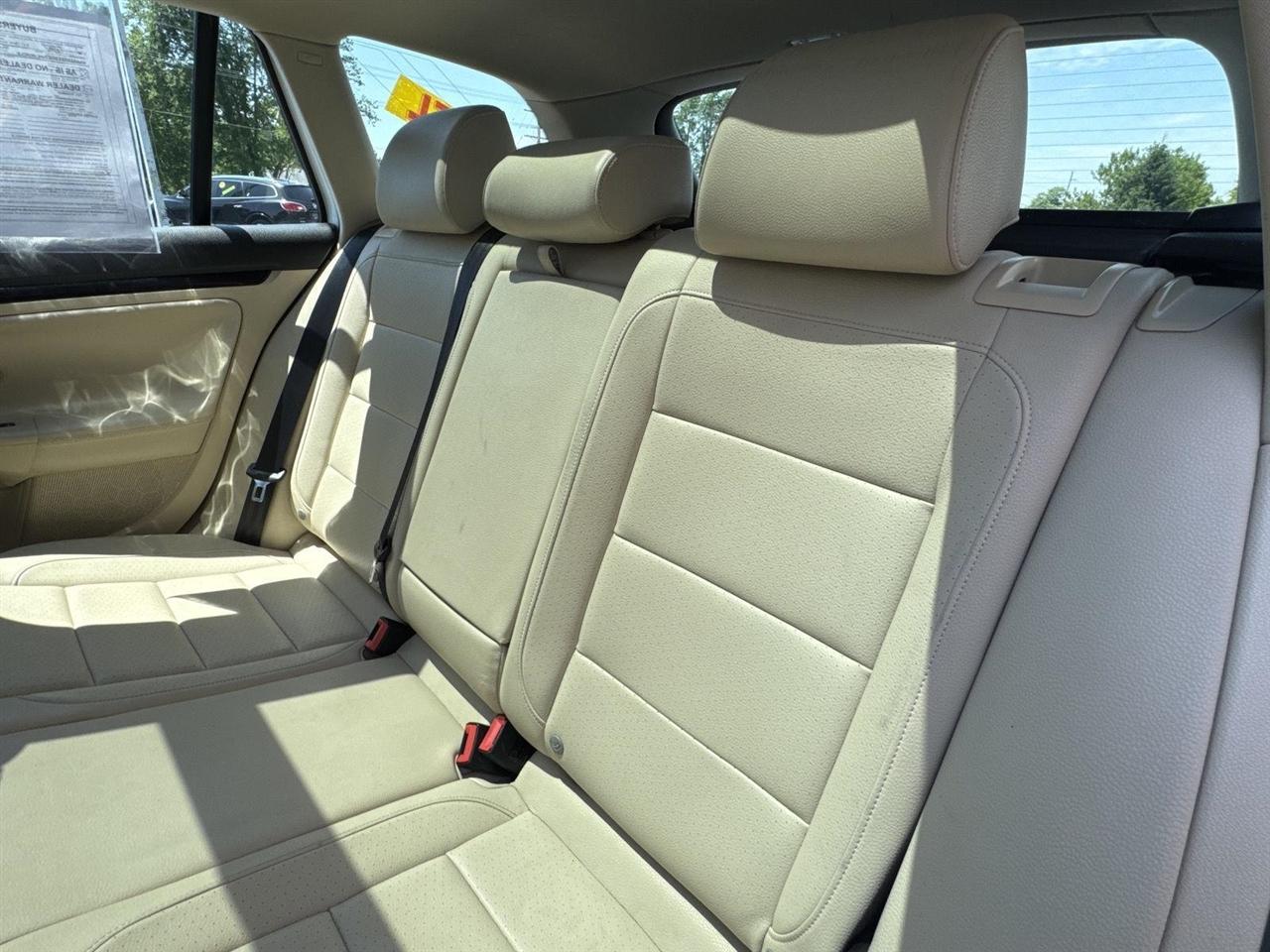 Volkswagen Jetta SportWagen 4dr DSG TDI w/Sunroof & Nav 2013