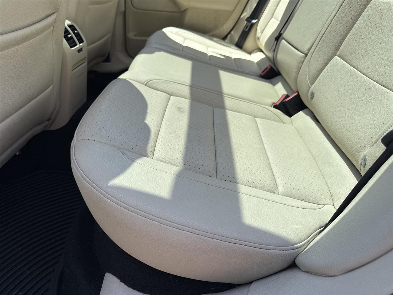 Volkswagen Jetta SportWagen 4dr DSG TDI w/Sunroof & Nav 2013