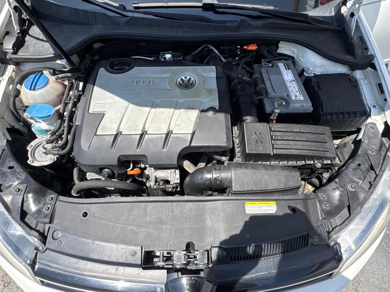 Volkswagen Jetta SportWagen 4dr DSG TDI w/Sunroof & Nav 2013