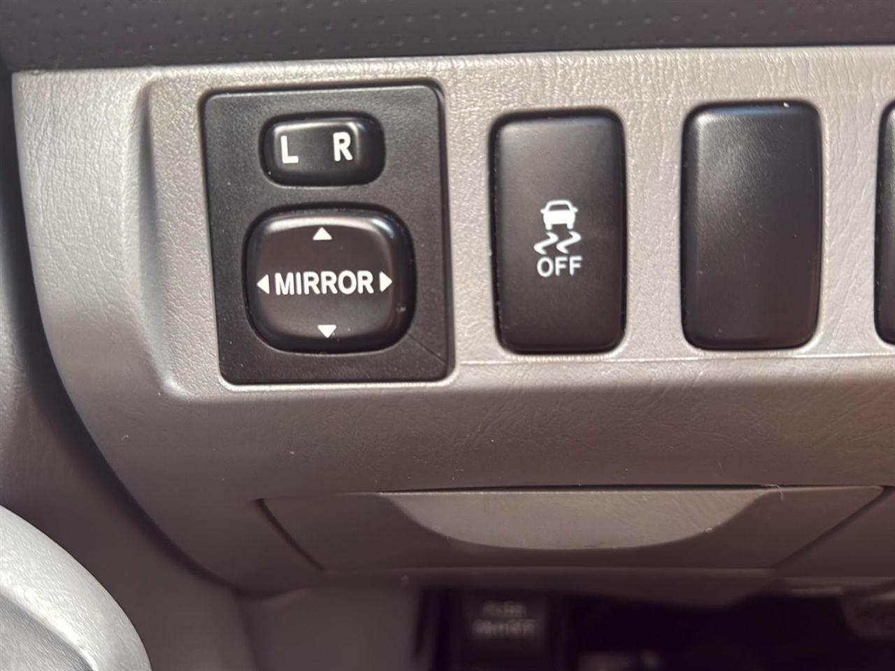 Toyota Tacoma 2WD Double Cab V6 AT PreRunner (Natl) 2012