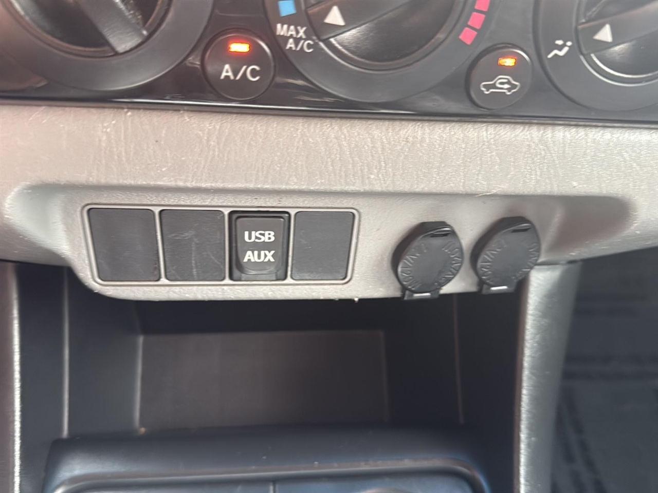 Toyota Tacoma 2WD Double Cab V6 AT PreRunner (Natl) 2012