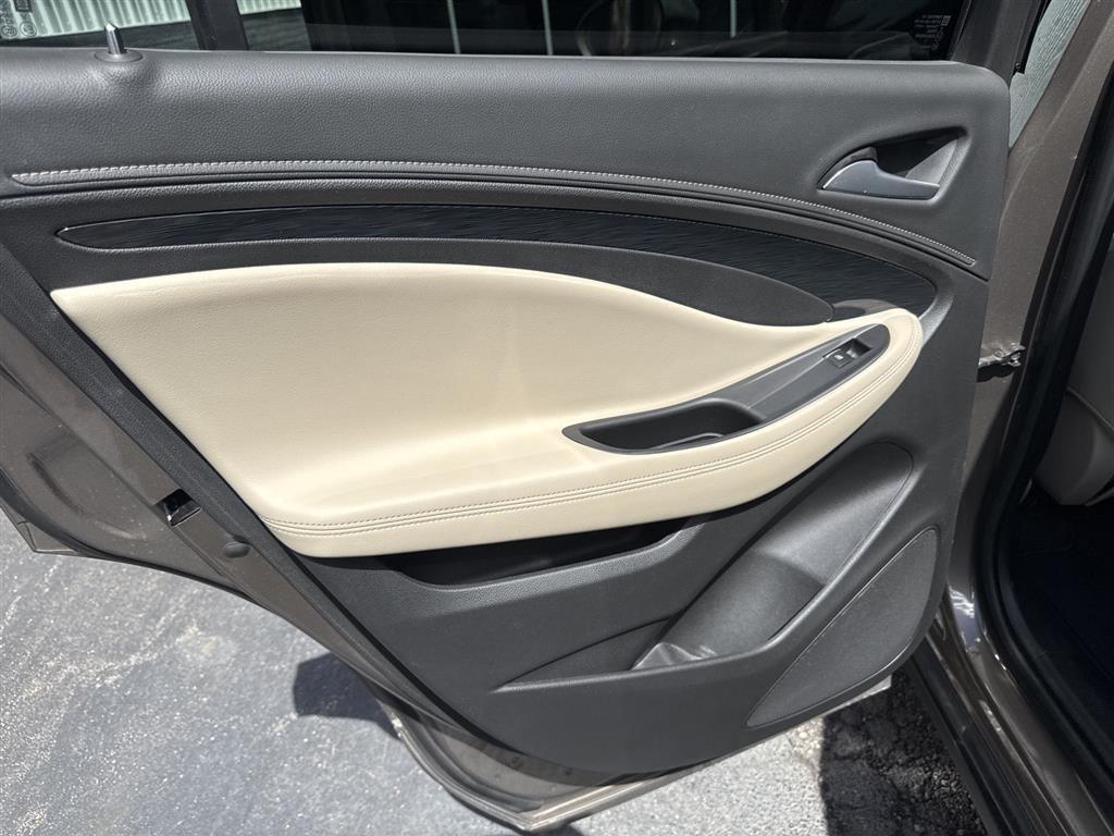 Buick Envision FWD 4dr Essence 2017