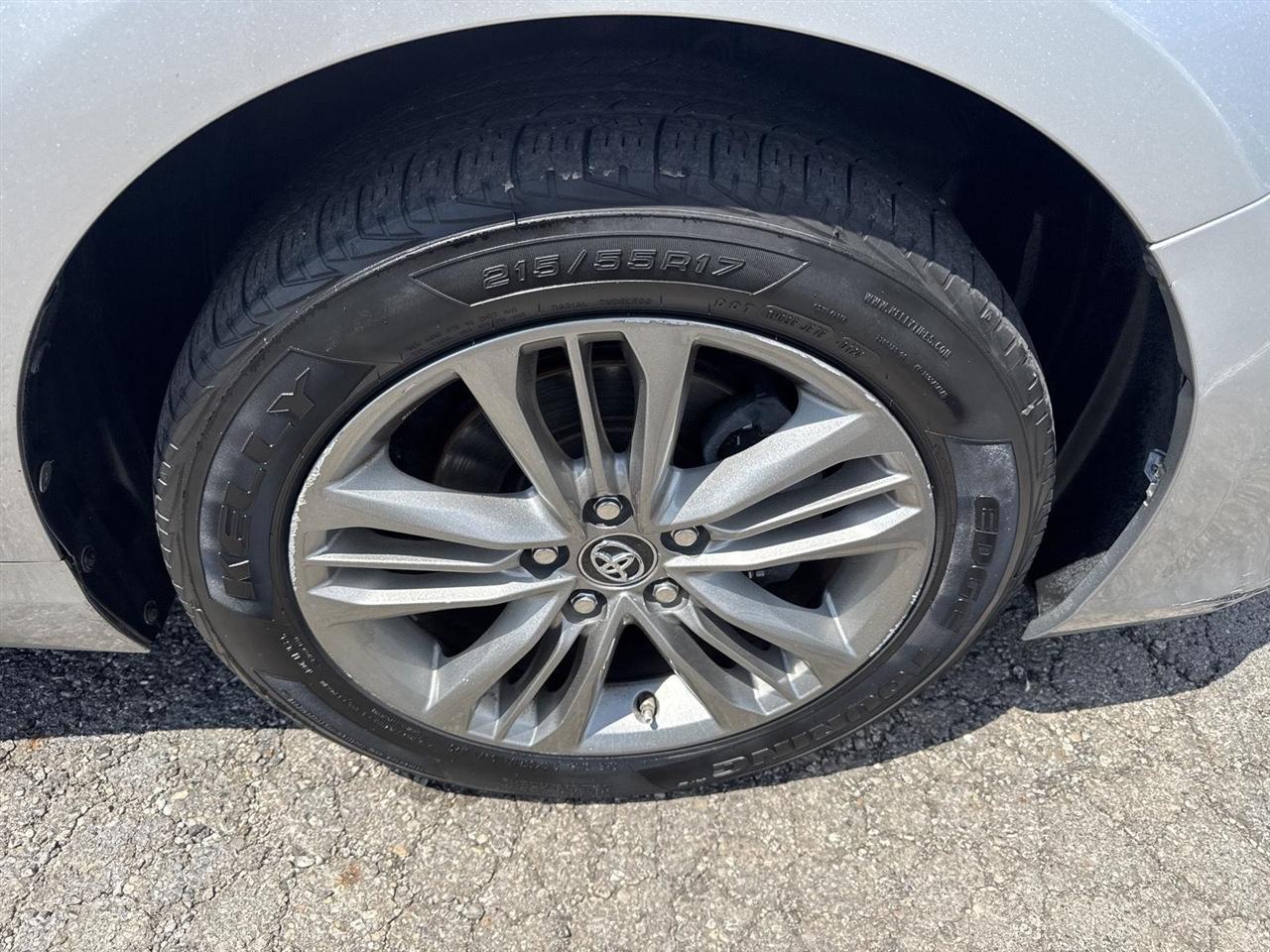 Toyota Camry XLE Auto (Natl) 2017