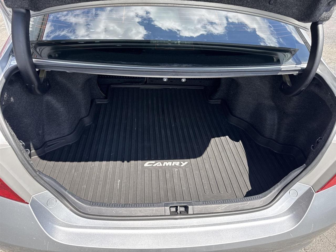 Toyota Camry XLE Auto (Natl) 2017