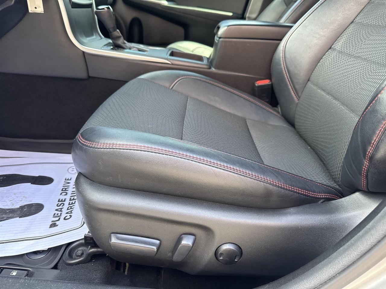 Toyota Camry XLE Auto (Natl) 2017