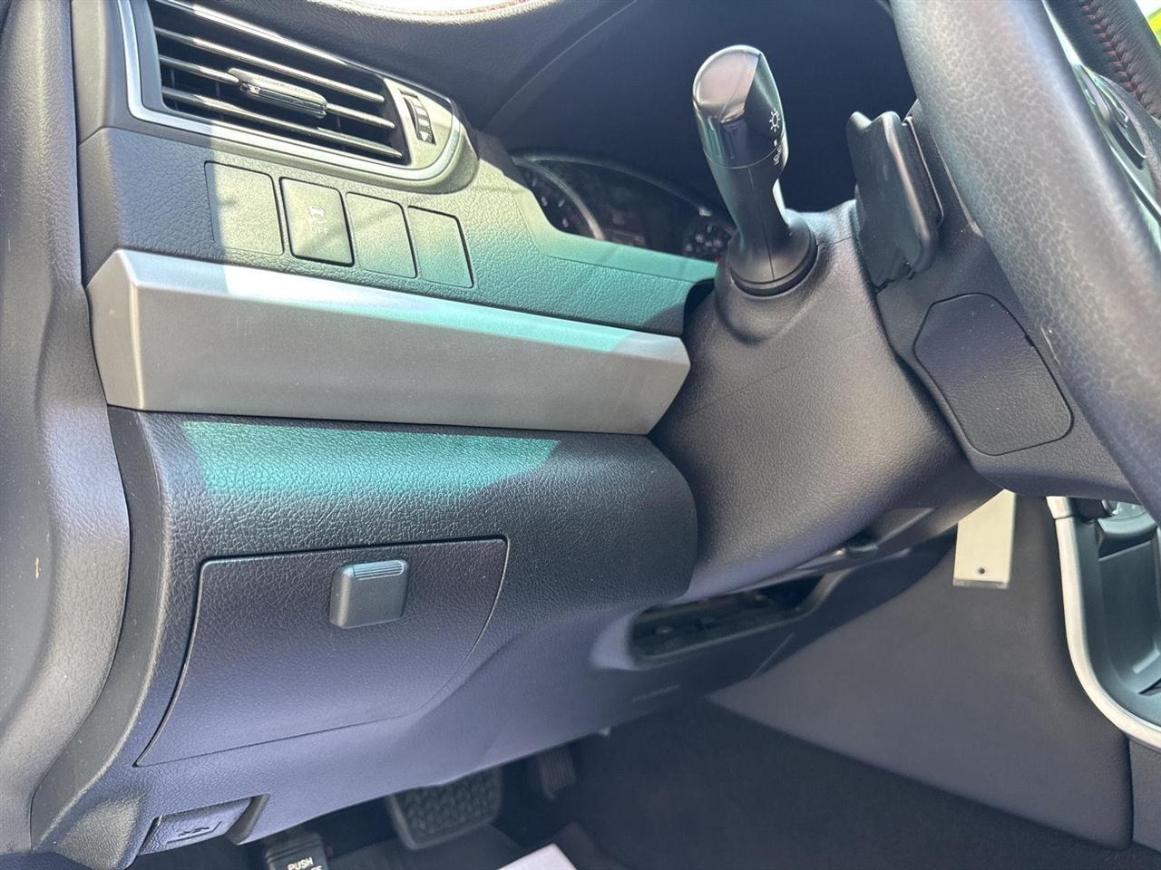 Toyota Camry XLE Auto (Natl) 2017