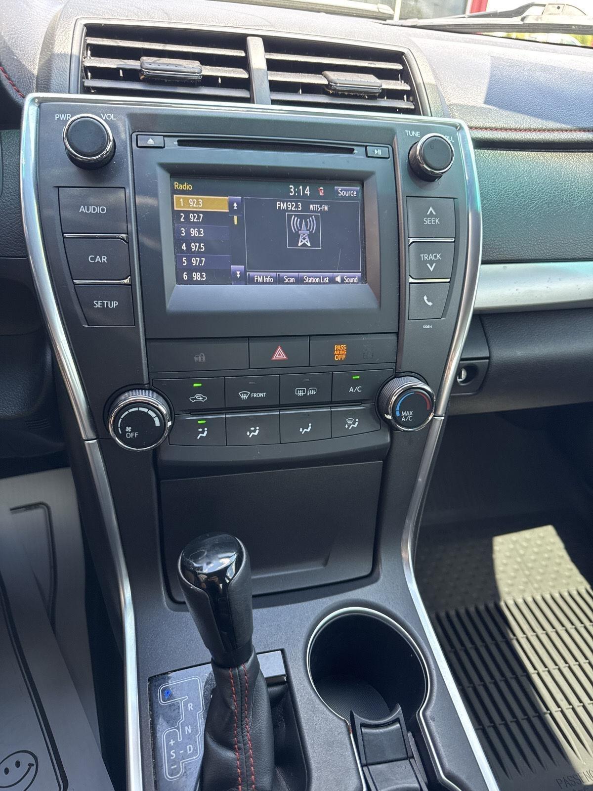 Toyota Camry XLE Auto (Natl) 2017