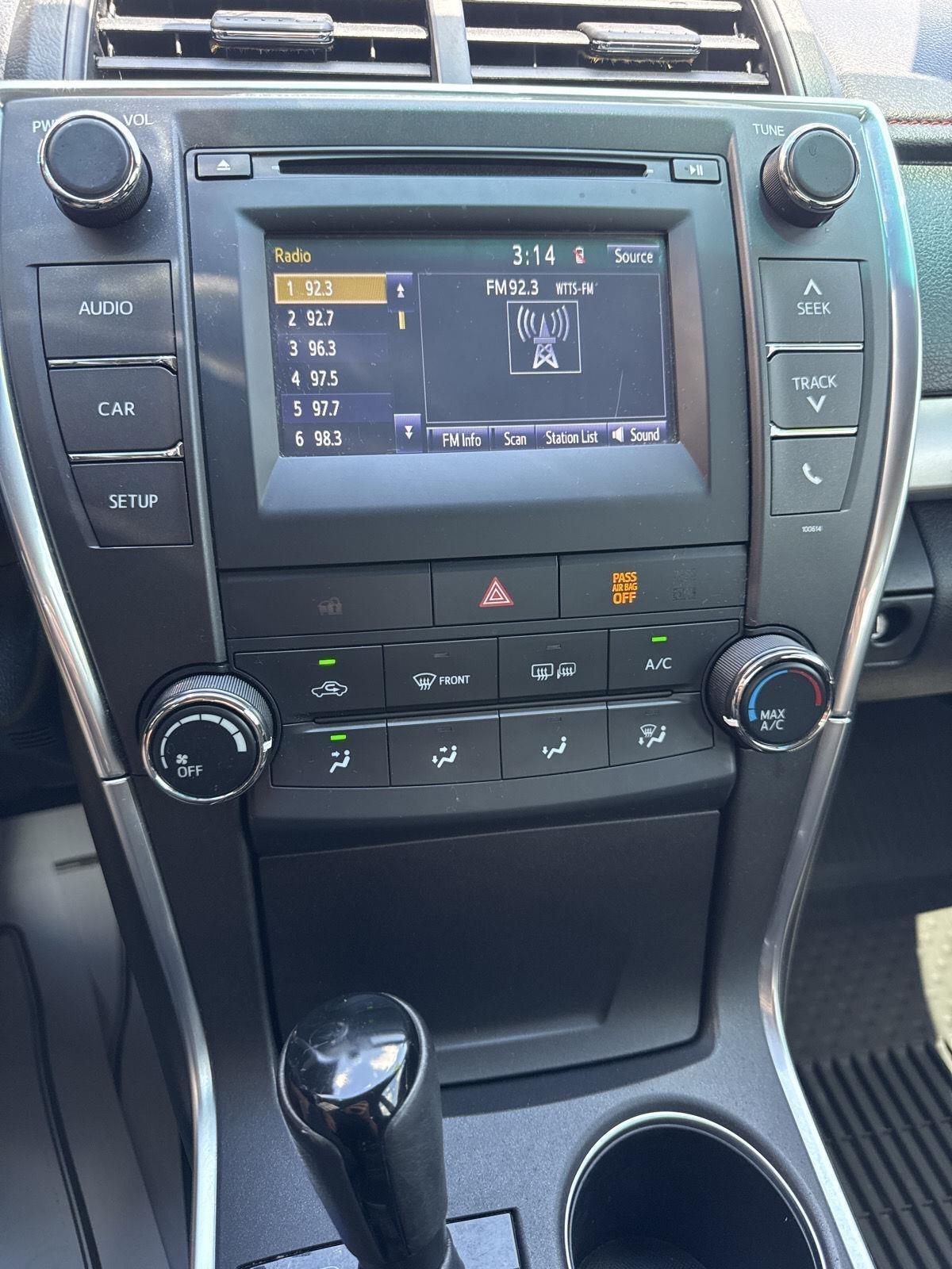 Toyota Camry XLE Auto (Natl) 2017