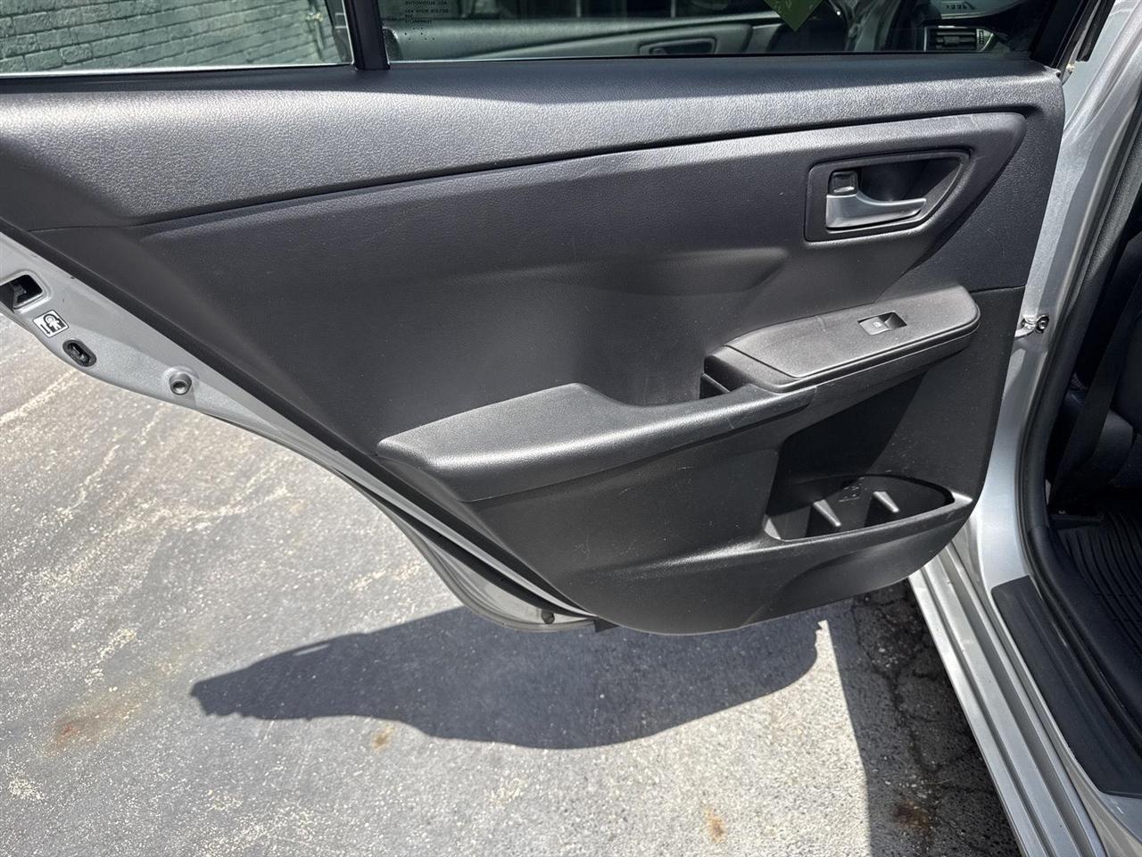 Toyota Camry XLE Auto (Natl) 2017