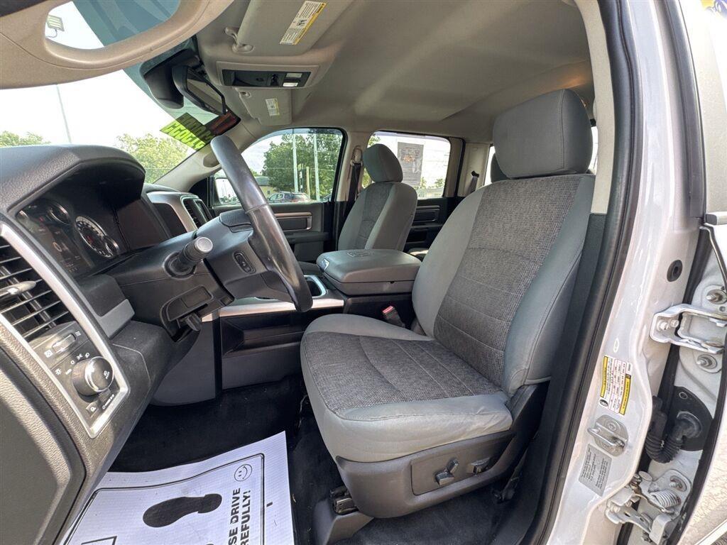 RAM 1500 Big Horn 4x4 Crew Cab 5'7" Box 2017